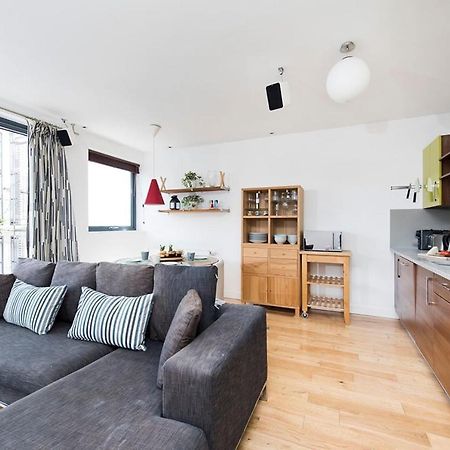 Stylish 2 Bedroom Flat With Balcony In Londres Extérieur photo