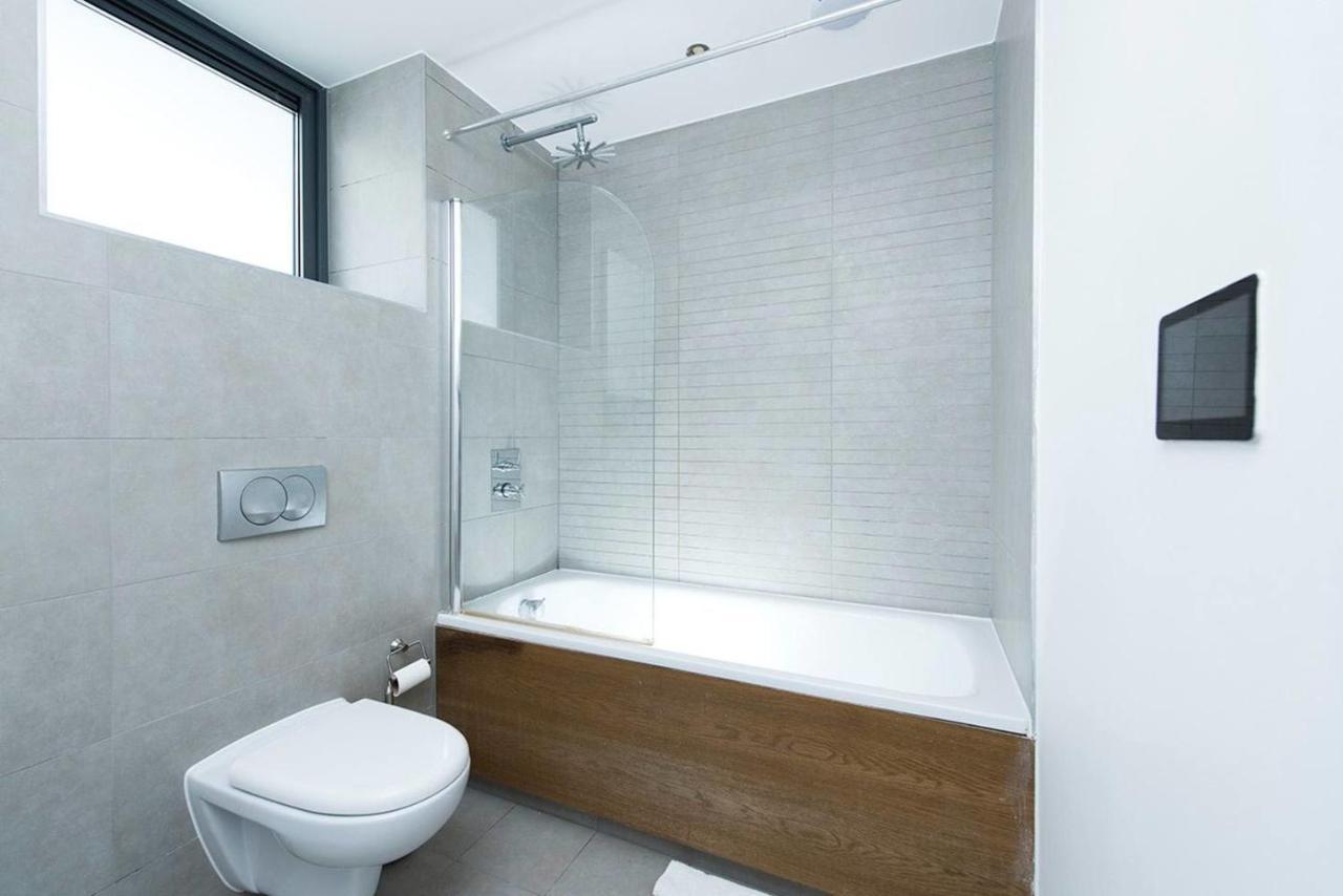 Stylish 2 Bedroom Flat With Balcony In Londres Extérieur photo