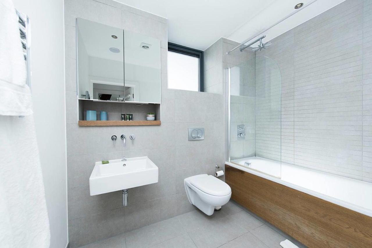 Stylish 2 Bedroom Flat With Balcony In Londres Extérieur photo