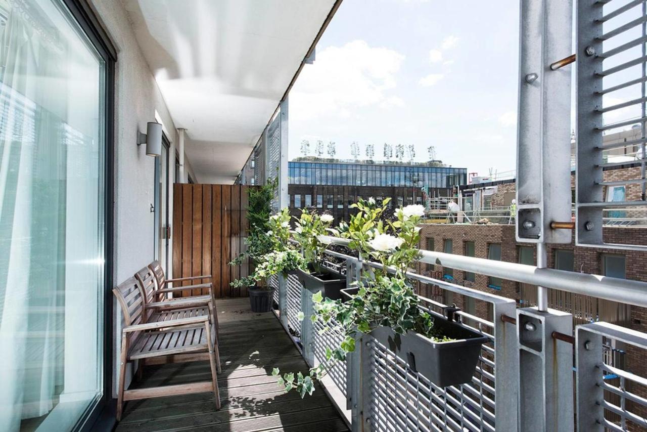 Stylish 2 Bedroom Flat With Balcony In Londres Extérieur photo
