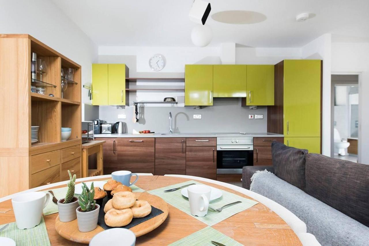 Stylish 2 Bedroom Flat With Balcony In Londres Extérieur photo