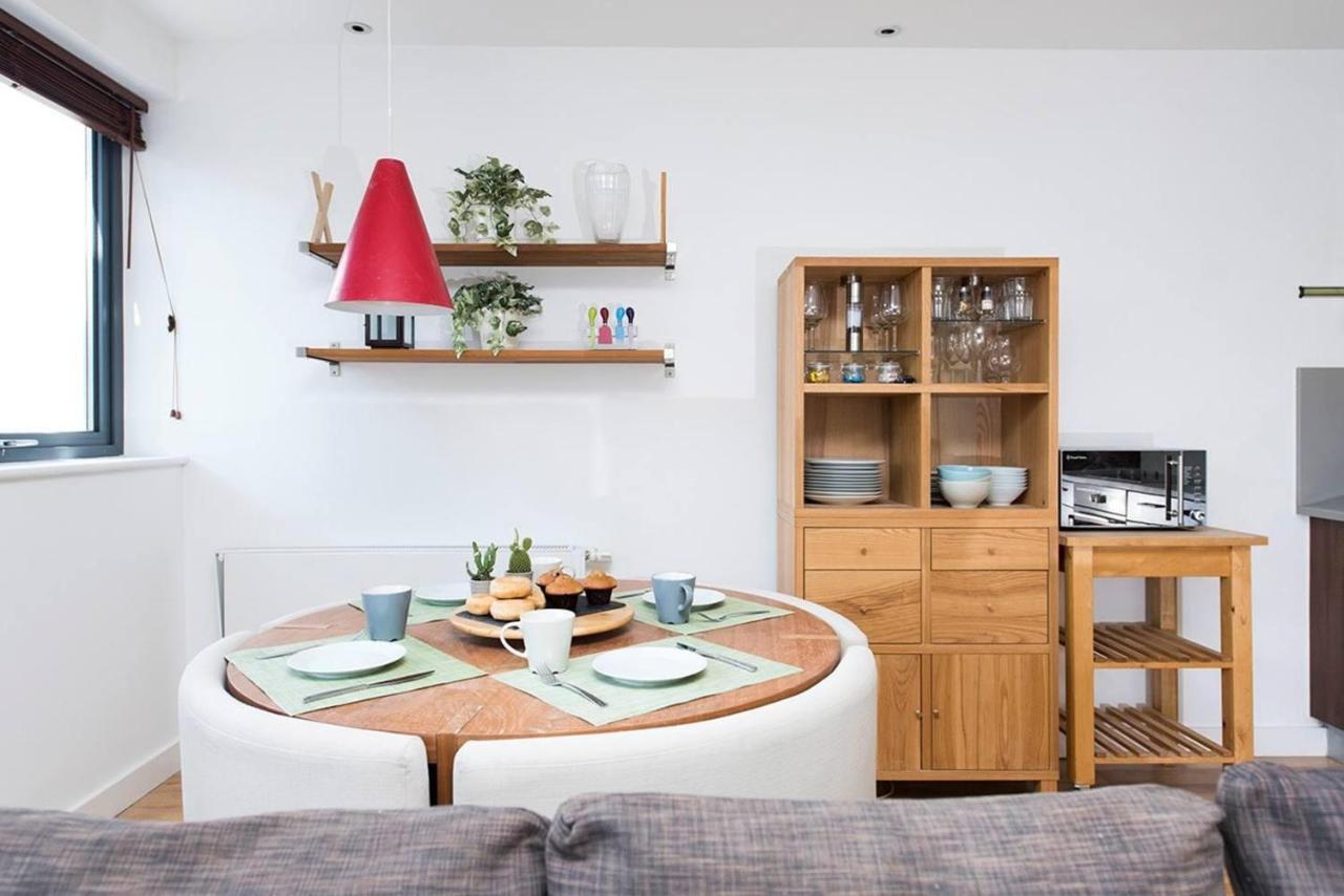 Stylish 2 Bedroom Flat With Balcony In Londres Extérieur photo